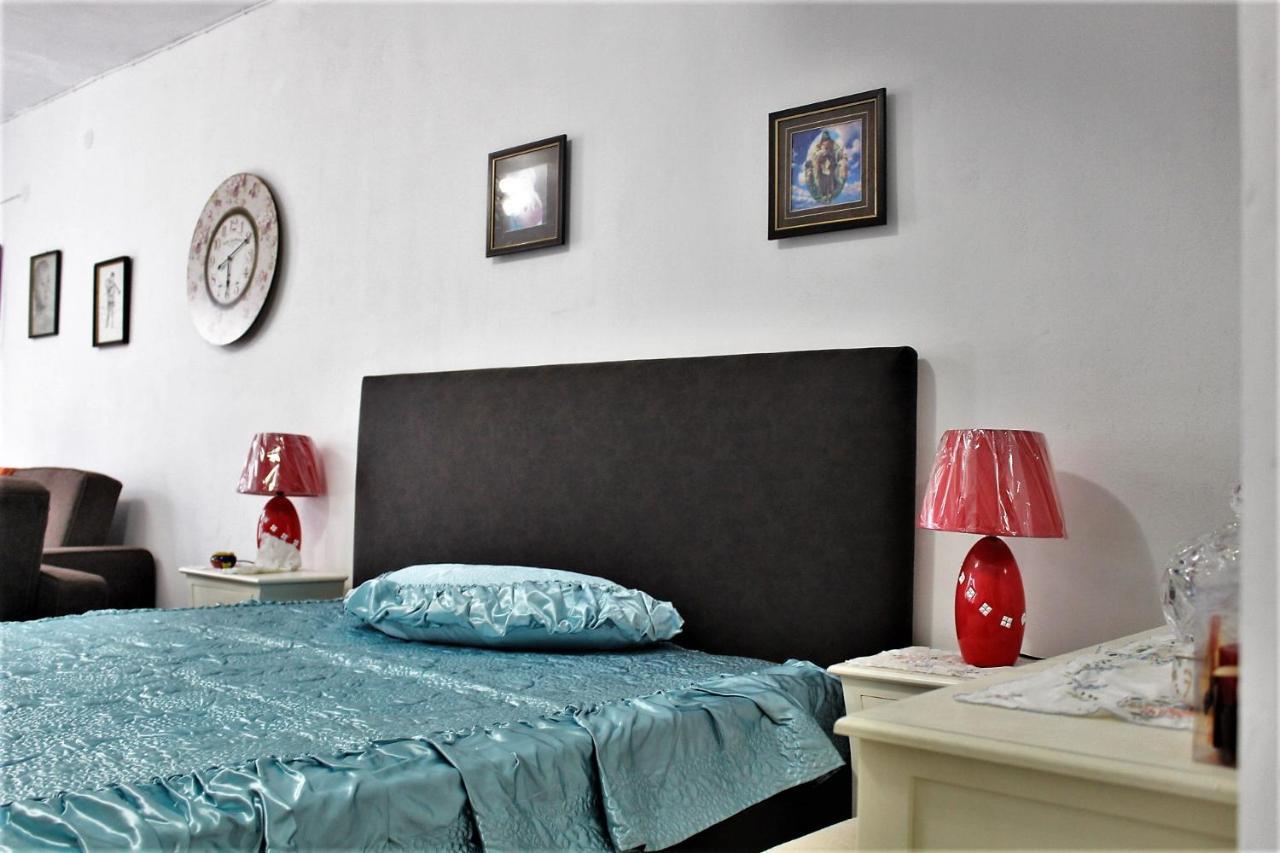 Sissy Apartments By The Sea นิเกียนา ภายนอก รูปภาพ