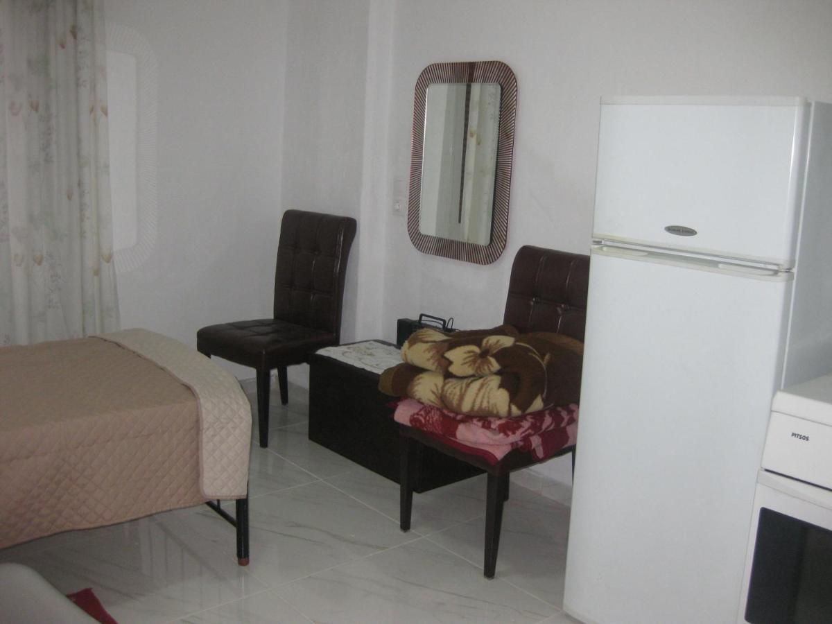 Sissy Apartments By The Sea นิเกียนา ภายนอก รูปภาพ