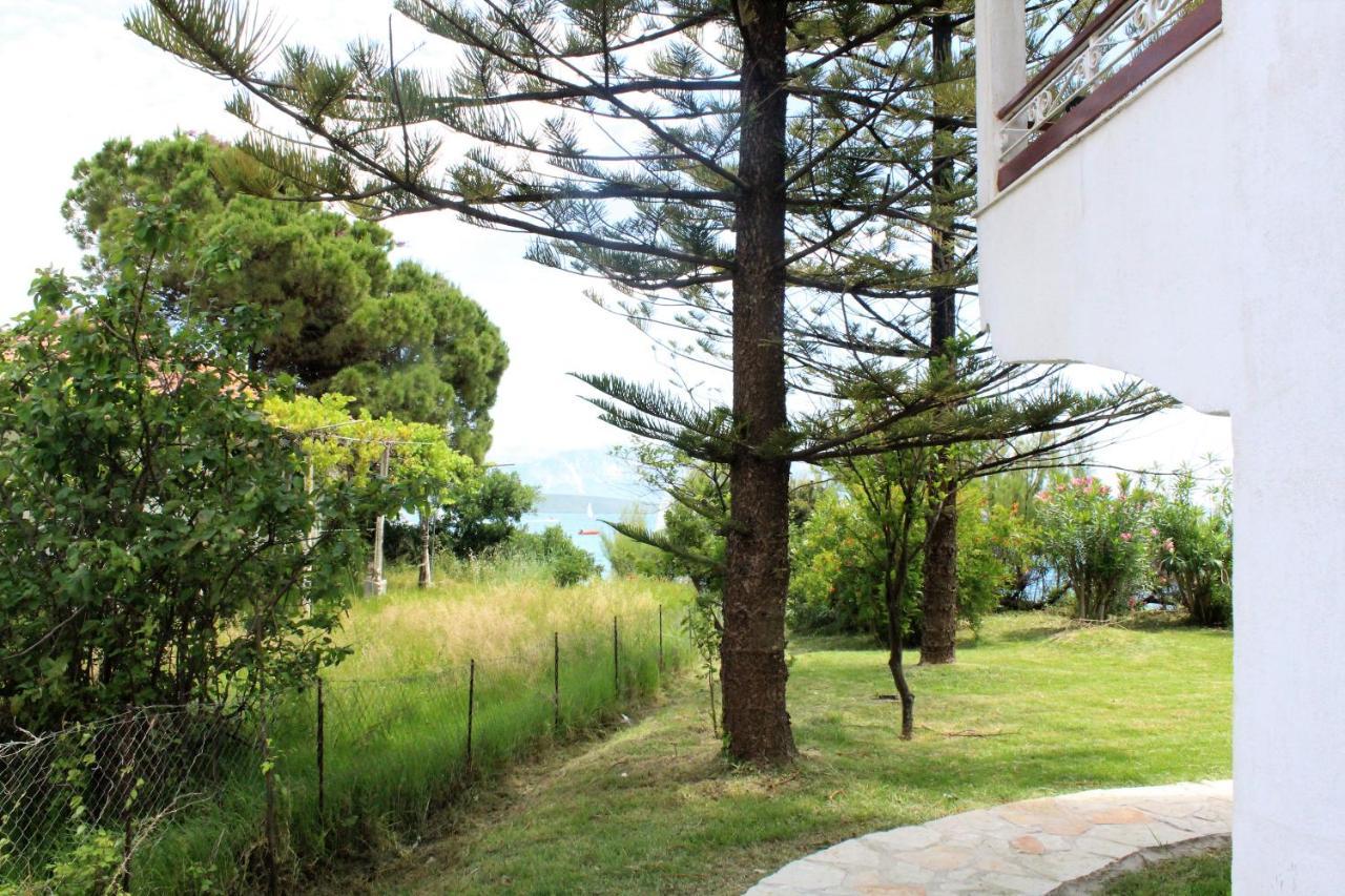 Sissy Apartments By The Sea นิเกียนา ภายนอก รูปภาพ