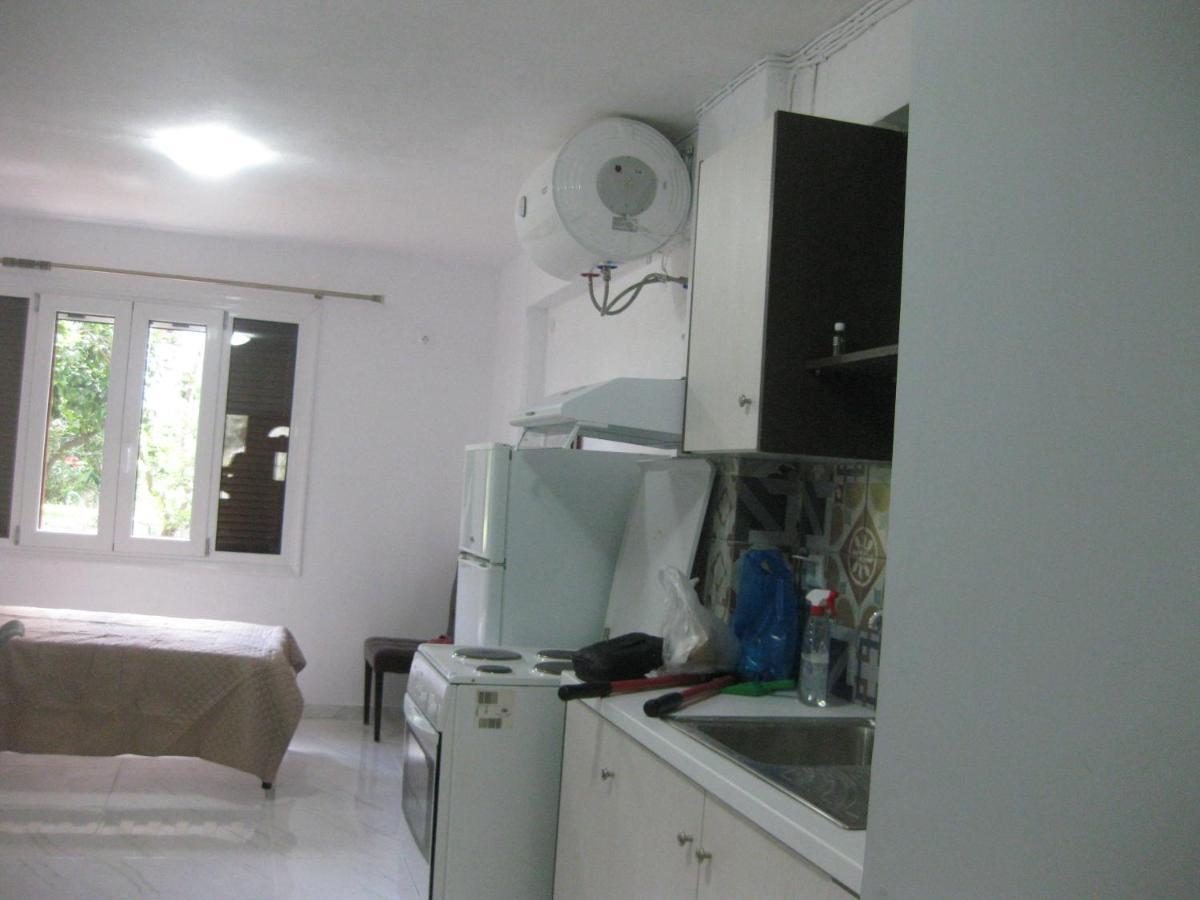 Sissy Apartments By The Sea นิเกียนา ภายนอก รูปภาพ