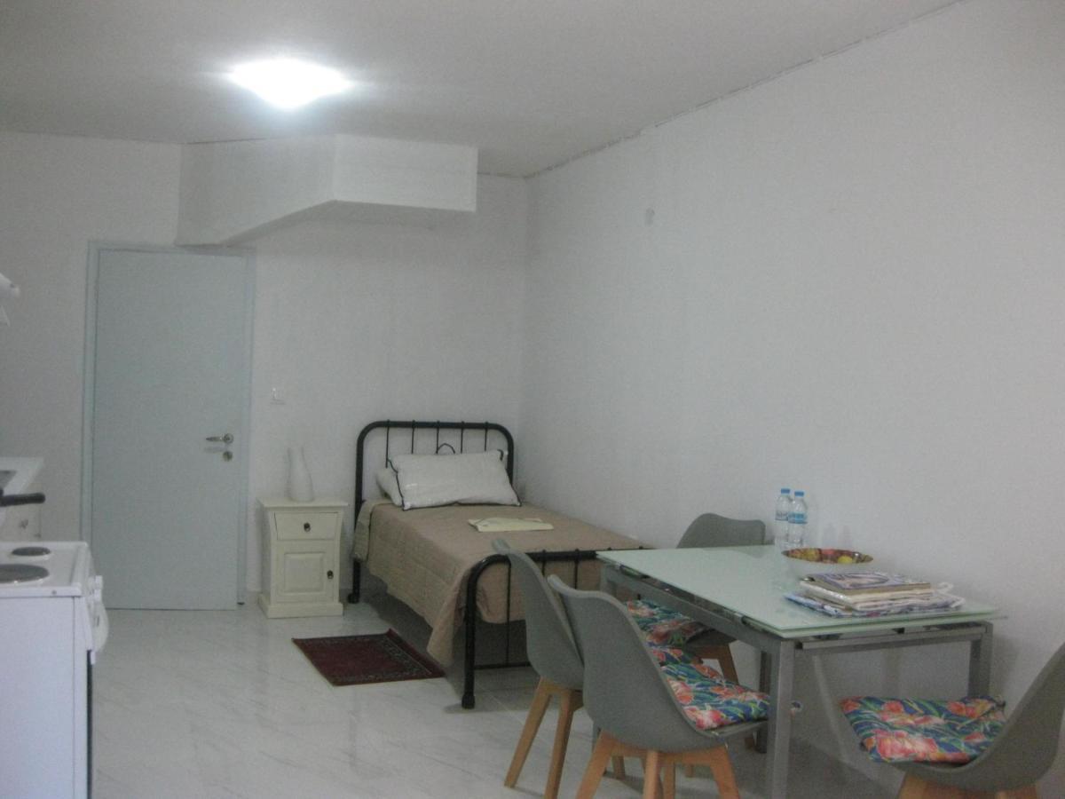 Sissy Apartments By The Sea นิเกียนา ภายนอก รูปภาพ