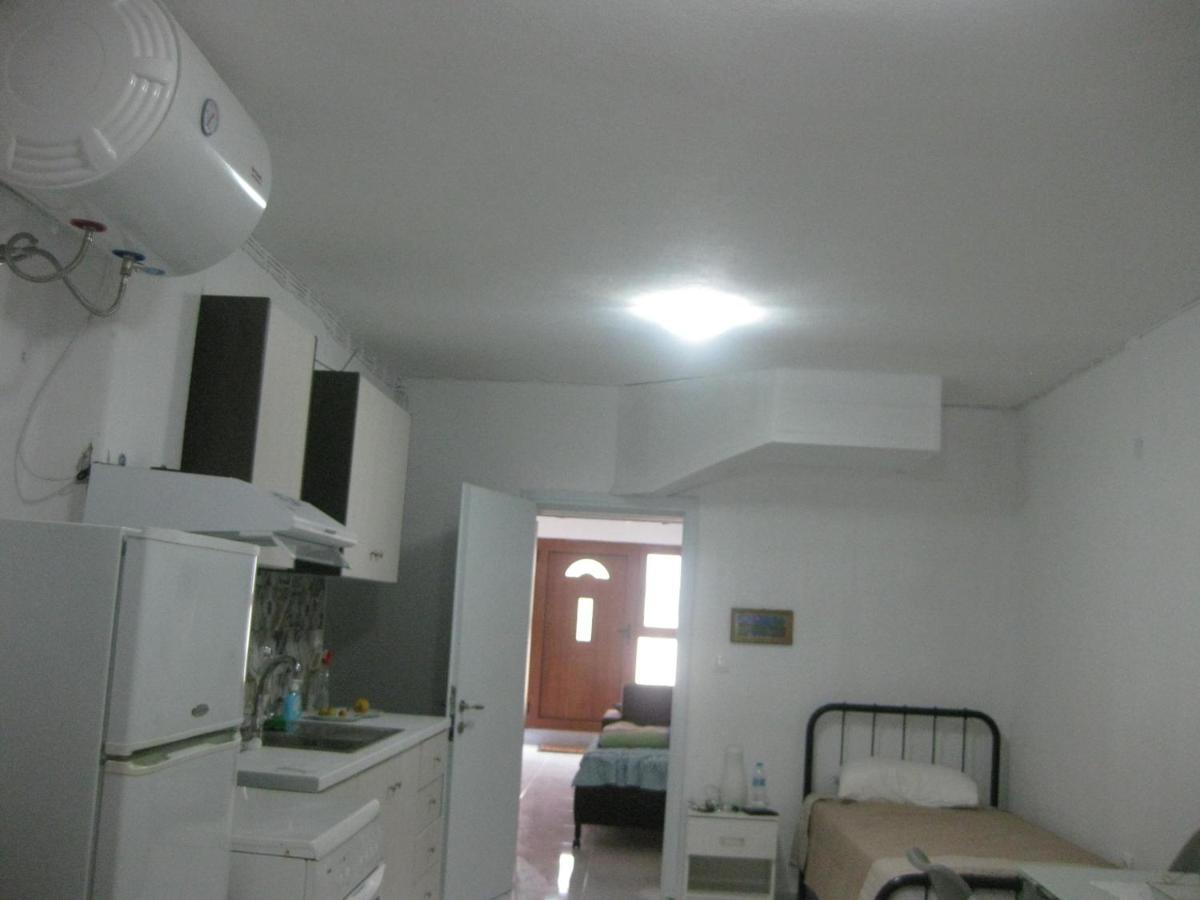 Sissy Apartments By The Sea นิเกียนา ภายนอก รูปภาพ
