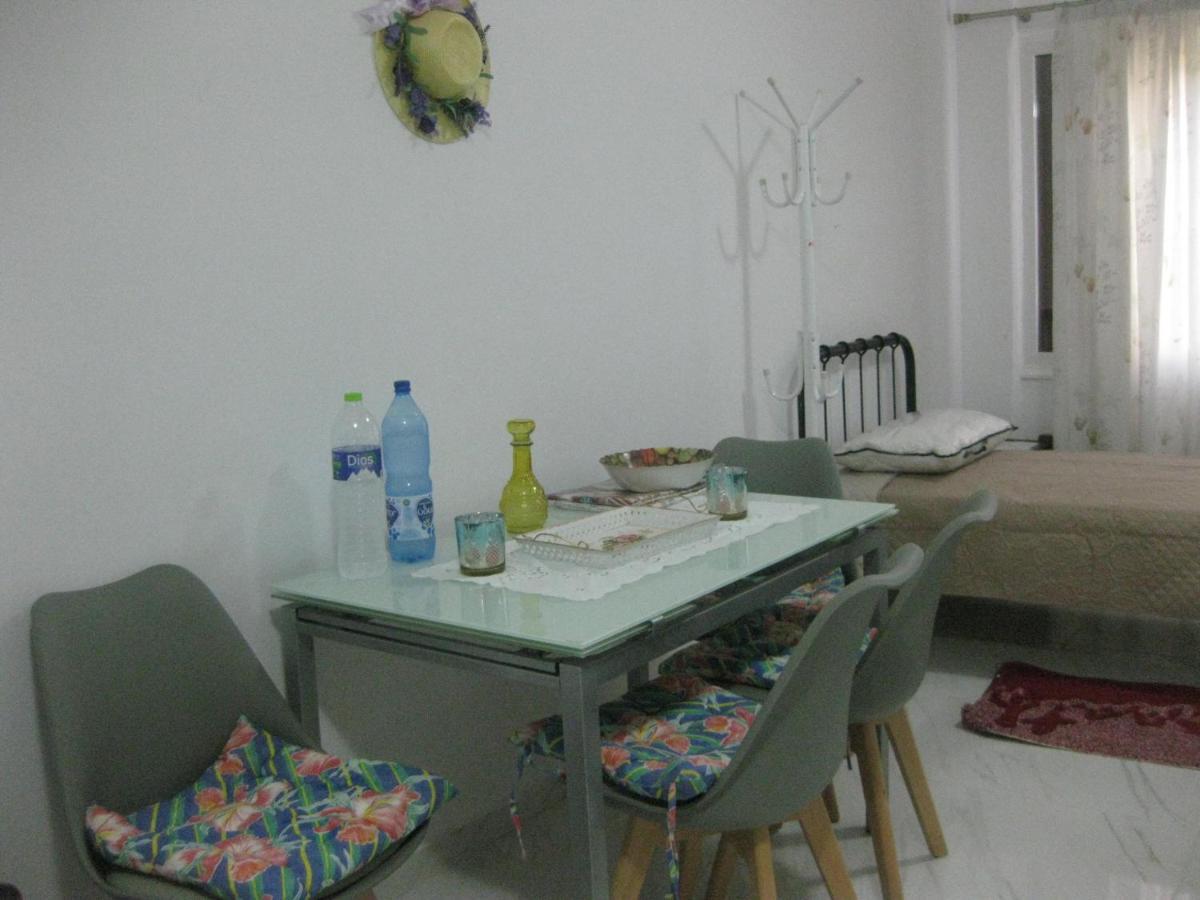 Sissy Apartments By The Sea นิเกียนา ภายนอก รูปภาพ