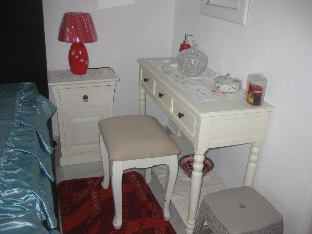Sissy Apartments By The Sea นิเกียนา ภายนอก รูปภาพ