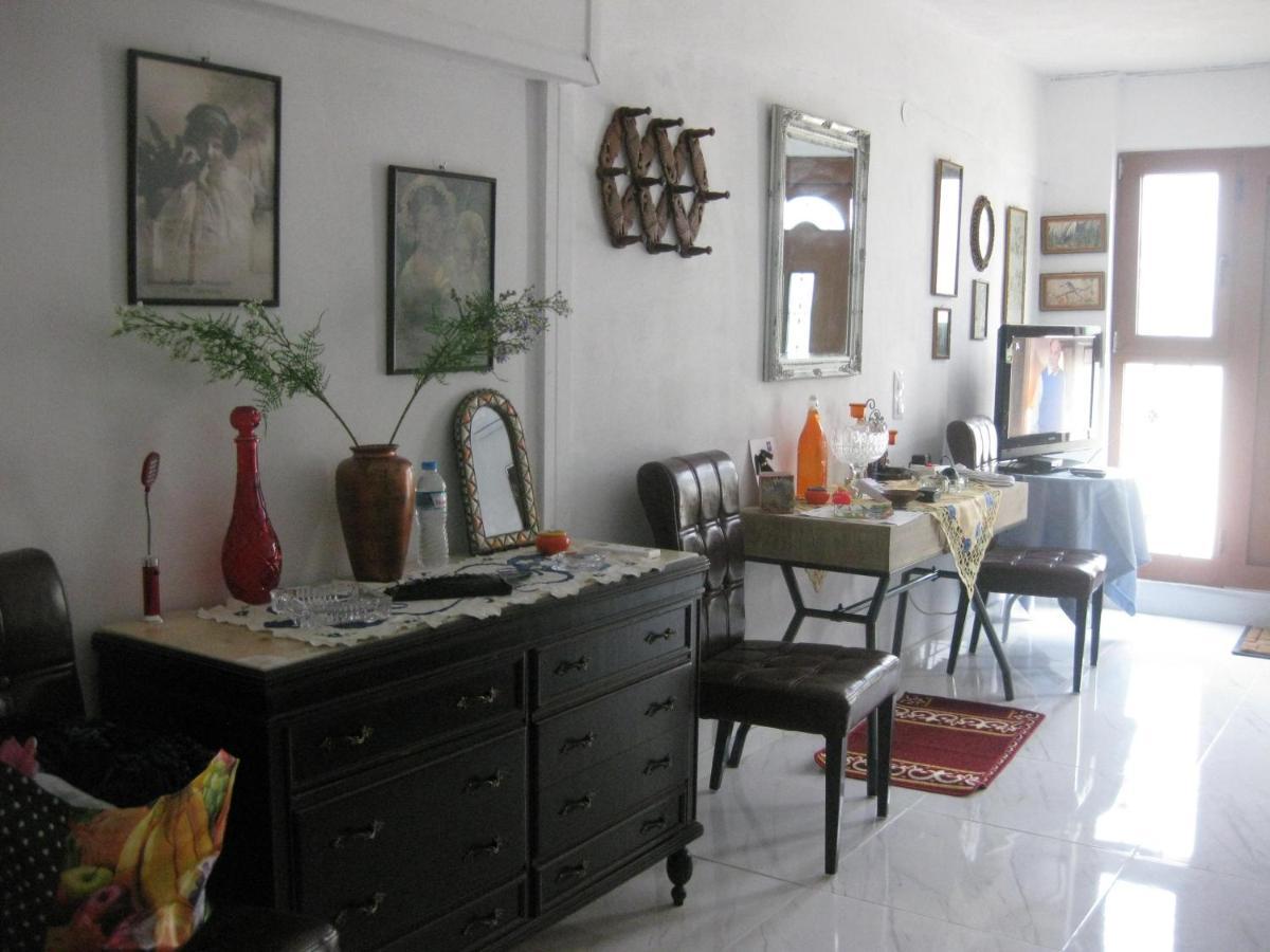 Sissy Apartments By The Sea นิเกียนา ภายนอก รูปภาพ