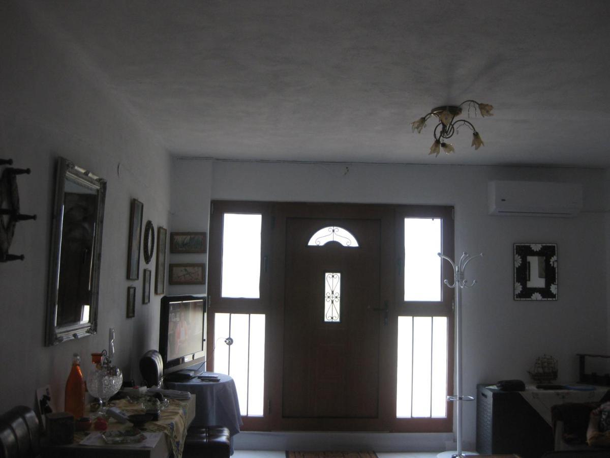 Sissy Apartments By The Sea นิเกียนา ภายนอก รูปภาพ