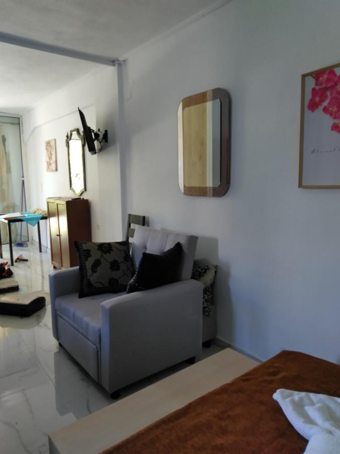 Sissy Apartments By The Sea นิเกียนา ภายนอก รูปภาพ