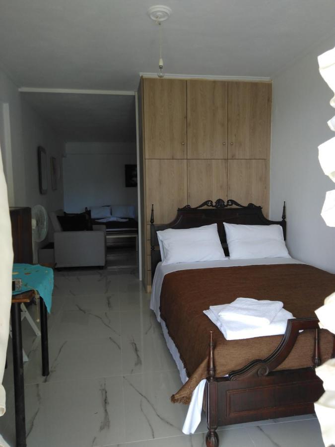 Sissy Apartments By The Sea นิเกียนา ภายนอก รูปภาพ