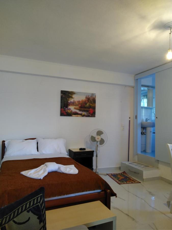 Sissy Apartments By The Sea นิเกียนา ภายนอก รูปภาพ