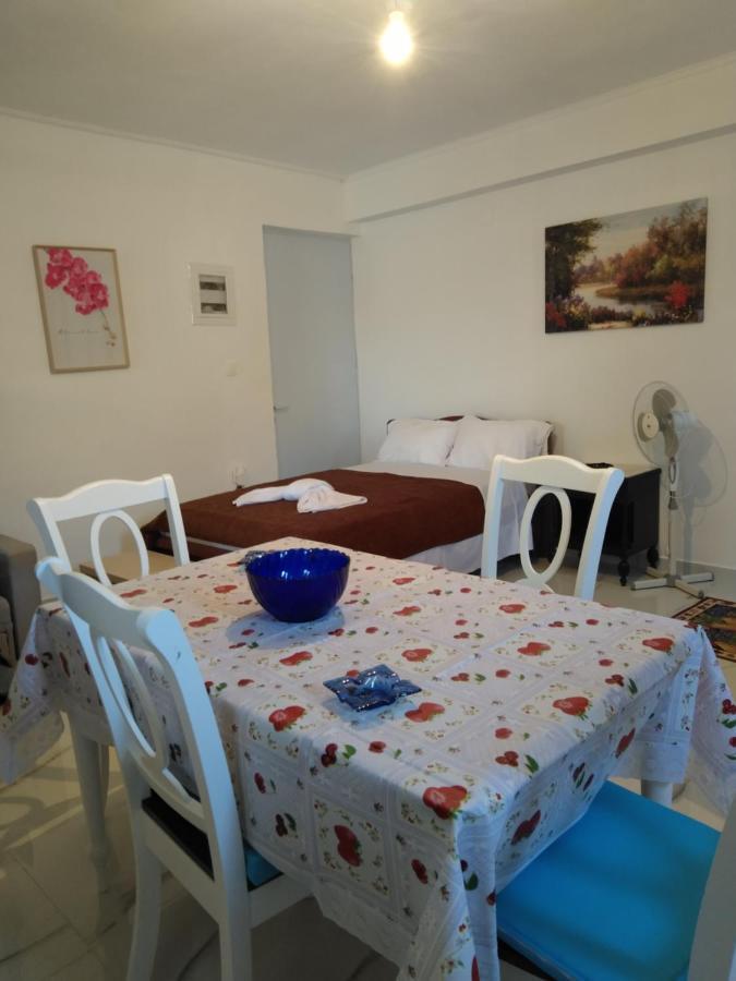 Sissy Apartments By The Sea นิเกียนา ภายนอก รูปภาพ